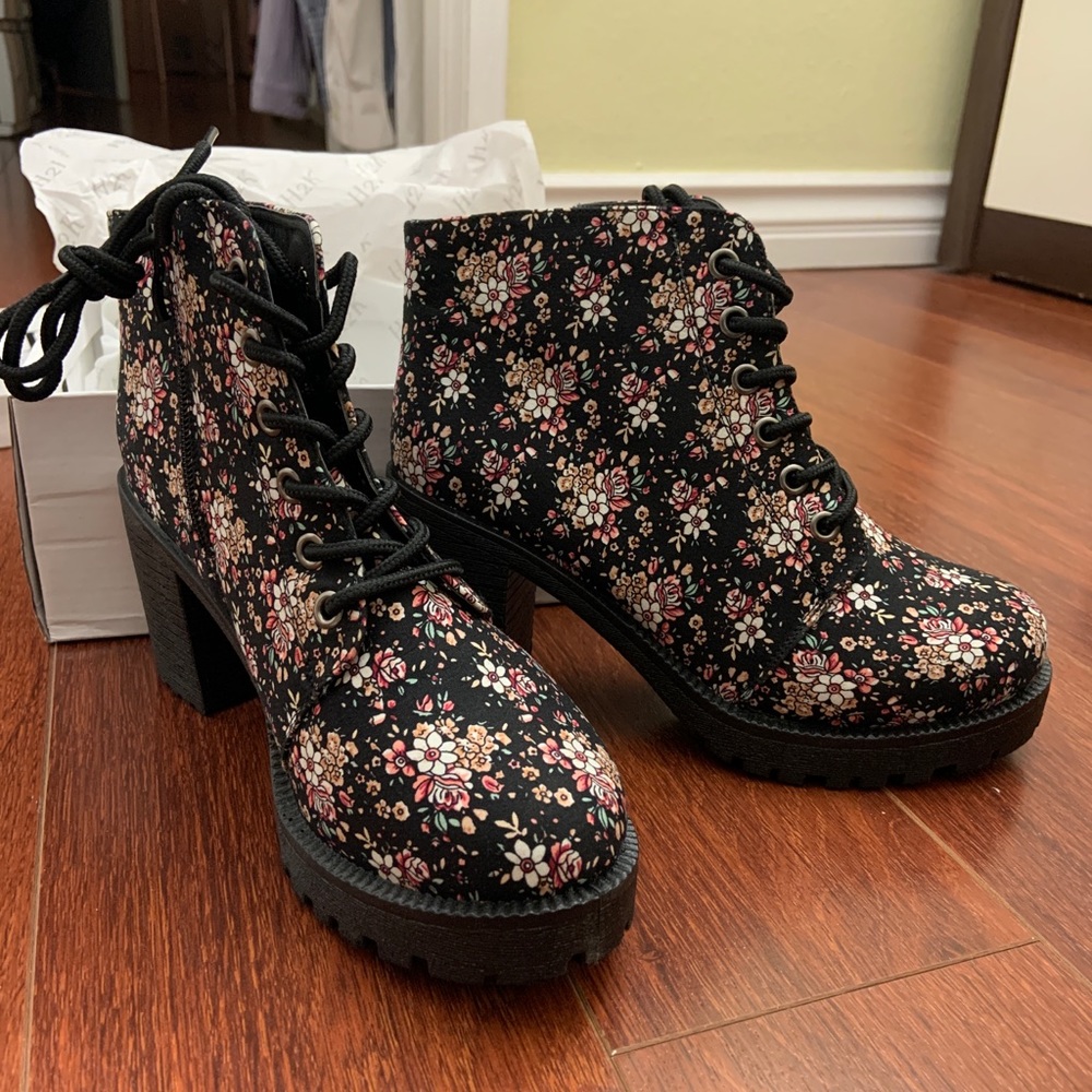 Ankle Boots - Picture 2 of 6